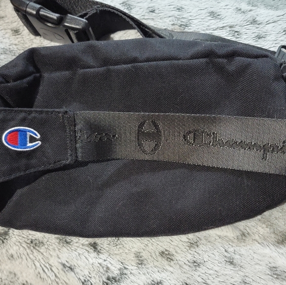 Champion crossbody bag - Picture 3 of 3